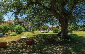 Property grounds - Beach front home in Pula (Pula)