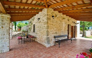 Outdoor dining - Villa Stancija Bursic (Krnica)