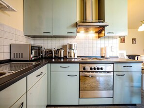 Frigorífic, forn, placa de cuina i rentaplats 