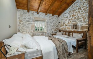 3 bedrooms, travel cot, free WiFi, bed sheets - Lovely home in Posedarje (Posedarje)