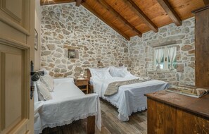 3 dormitorios, cuna de viaje, wifi gratis y ropa de cama