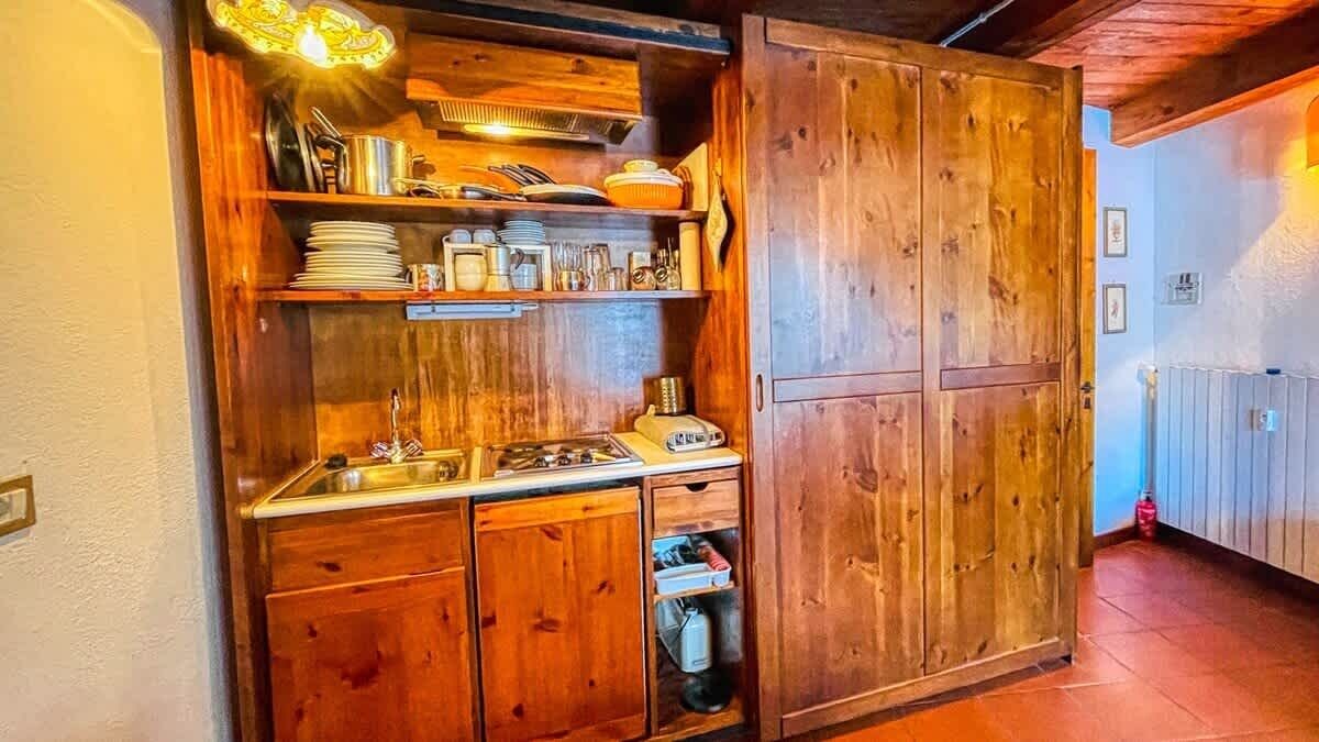 Kühlschrank, Mikrowelle, Herdplatte, Wasserkocher