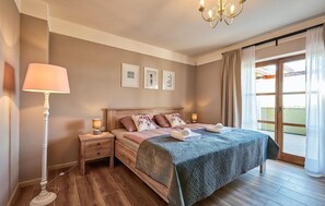 7 عدّة غرف نوم وسرير سفر وواي فاي مجانًا وملاءات أسرّة