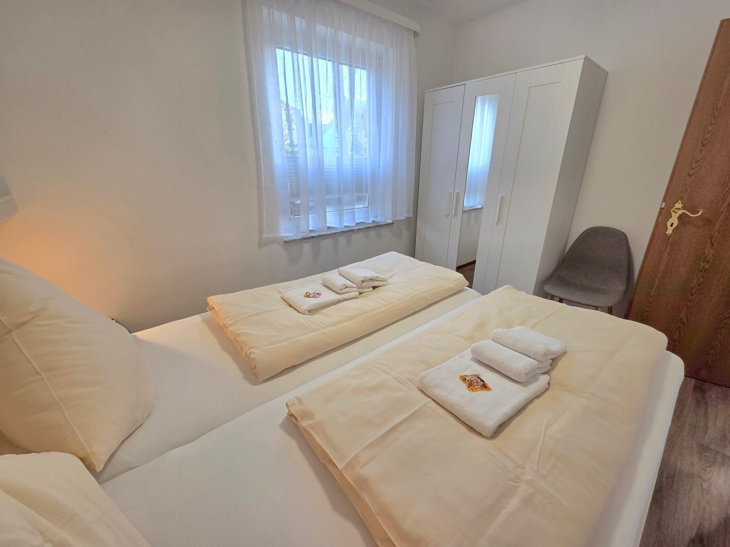 2 bedrooms, iron/ironing board, WiFi
