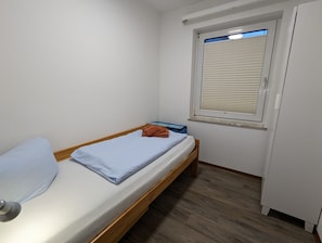2 bedrooms, iron/ironing board, WiFi