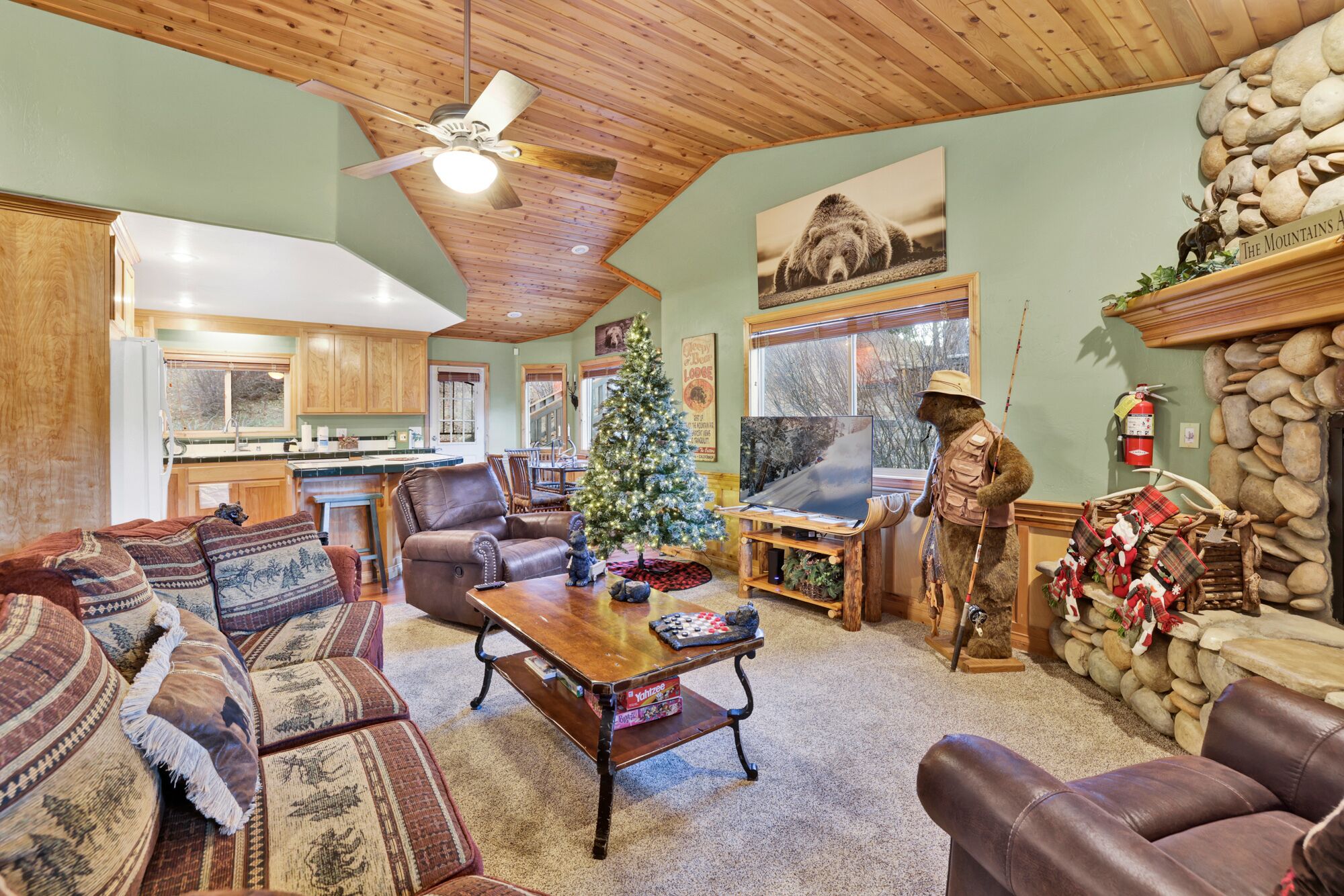 Spacious Treetop Hillside Moonridge Retreat | Great Central Location