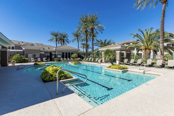 A heated pool - Kierland Greens l Gated Community l Pool l Hot Tub l Gym (Scottsdale)