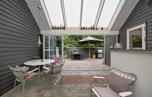 تناول الطعام بالخارج