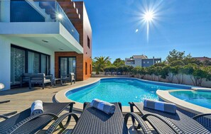 A heated pool - Awesome home in Zaton (Zaton)