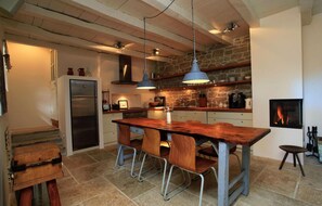 Fridge, oven, dishwasher, coffee/tea maker