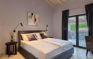 5 bedrooms, travel cot, free WiFi, bed sheets