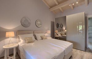5 bedrooms, travel cot, free WiFi, bed sheets
