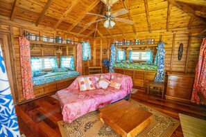4 bedrooms, free WiFi, bed sheets - Two story bungalow in Haapiti, Moorea (Moorea-Maiao)