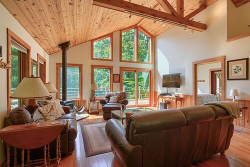 Songbird Cabin | Hocking Hills, Private Trails