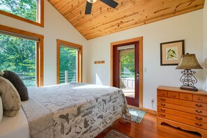2 bedrooms, WiFi (free), bed sheets
