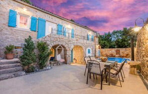 Outdoor dining - Awesome home in Crikvenica (Crikvenica)