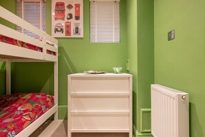 2 bedrooms, iron/ironing board, travel cot, WiFi