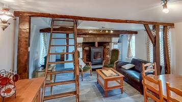 Télévision, cheminée