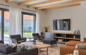 TV, tavolo da ping pong