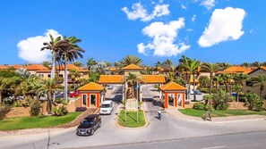 Exterior - Gold Coast 4BR4.5BA Villa w/ PrivatePool & Gym (Noord)