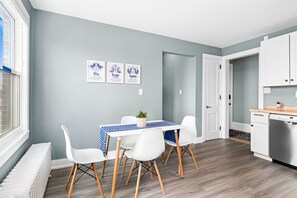Dining - Lakeside Condo | Minutes from Downtown Duluth (Duluth)
