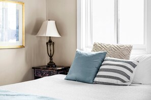 3 habitaciones, tabla de planchar con plancha, wifi y ropa de cama