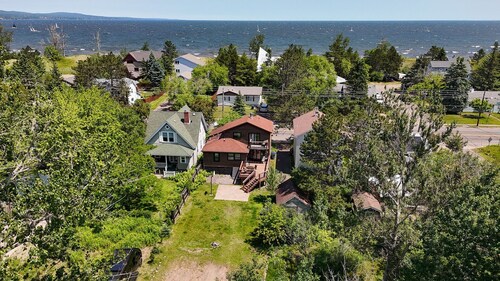 Eclectic Home w/ Jacuzzi, Near Beach Access