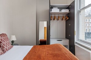 2 chambres, fer et planche à repasser, Wi-Fi, draps fournis