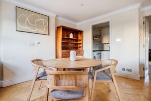 Dining - Fab Paddington 1BR w/ Open Plan, nr Oxford Street, by Blueground (London)