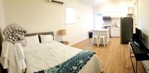 Iron/ironing board, free WiFi, bed sheets