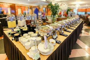 A buffet setup with various food stations, including a fruit punch dispenser, a salad bar, and a hot food station. - Happy Hotel Apartment (Cam Ly - Da Lat)