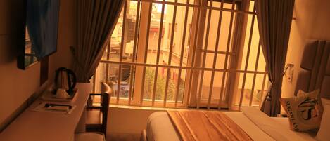 Standard Room | In-room dining