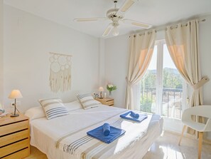 3 soverom, skrivebord, strykejern/-brett og wi-fi