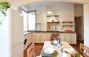 Fridge, stovetop, coffee/tea maker, cookware/dishes/utensils - Lovely apartment in Stresa with WiFi (Stresa)