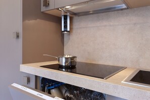 Fridge, microwave, coffee/tea maker, electric kettle - B&B Surreo- ARGO apartment (Sorrento)