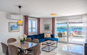 Télévision, baby-foot, table de tennis de table