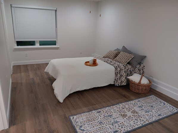 3 bedrooms, bed sheets - Nice Garland Getaway, 3 bedroom (Garland)