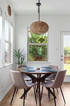 Dining - Rodeo Inn | Long Terms Welcome (Fredericksburg)