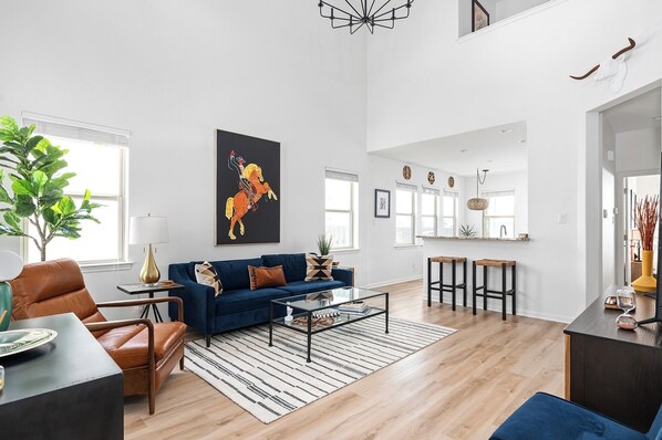 Smart TV - Rodeo Inn | Long Terms Welcome (Fredericksburg)