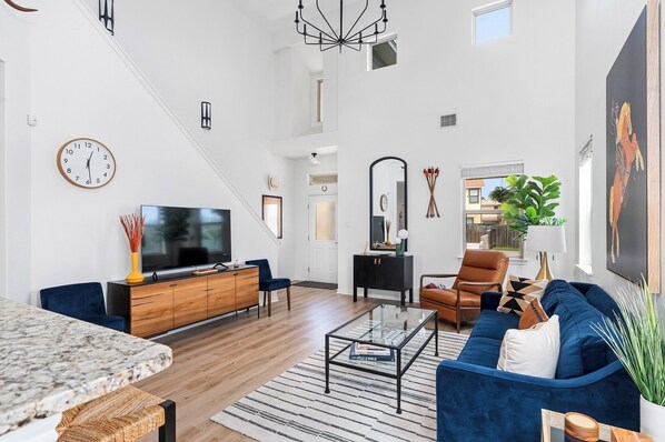 Smart TV - Rodeo Inn | Long Terms Welcome (Fredericksburg)