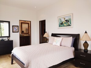 4 soveværelser, pengeskab på værelset, strygejern/strygebræt