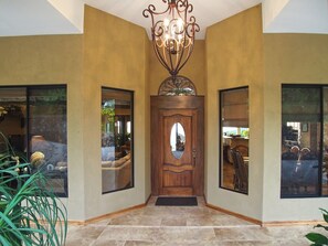 Interior - Oceanview villa•housekeeping•BBQ•Pool•4 TVs•Garden: Casa Sol Azul (Potrero)