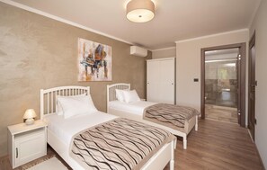 4 camere, culla da viaggio, Wi-Fi gratuito, lenzuola