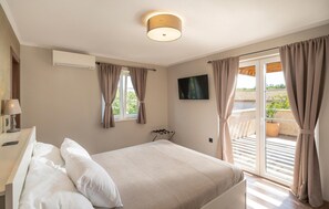 4 bedrooms, travel cot, free WiFi, bed sheets - Lovely home in Dobrinj (Dobrinj)