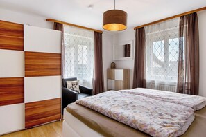 4 Schlafzimmer, Bügeleisen/Bügelbrett, kostenloses WLAN, Bettwäsche