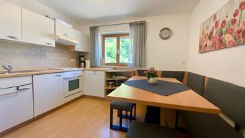 Kühlschrank, Ofen, Herdplatte, Geschirrspüler