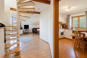 Interior - Apartment 'Ferienwohnung 2' with Shared Garden, Balcony and Wi-Fi (Hagnau am Bodensee)