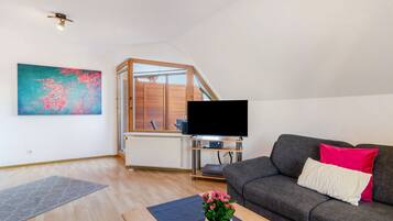 TV, table tennis, stereo