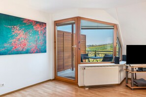 Interior - Apartment 'Ferienwohnung 2' with Shared Garden, Balcony and Wi-Fi (Hagnau am Bodensee)