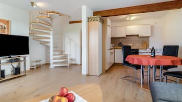 TV, table tennis, stereo